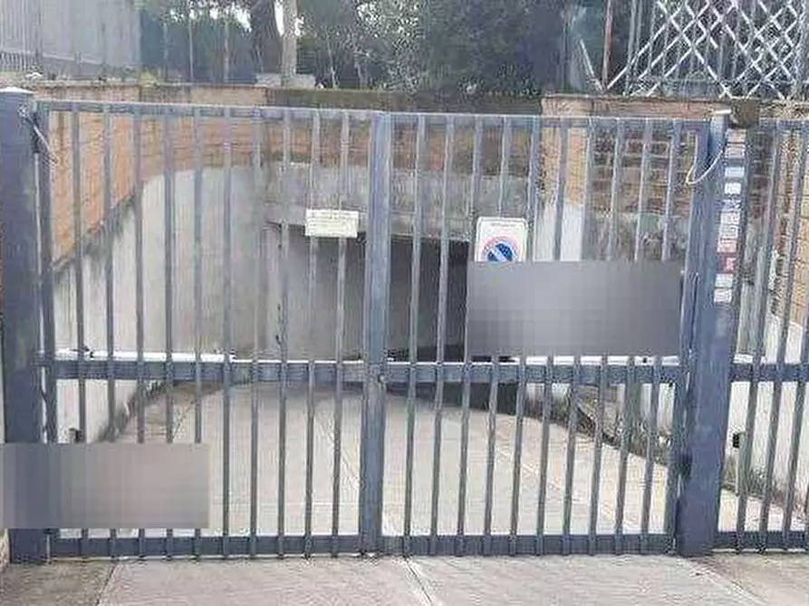 Immagine 2 di Magazzino in vendita  in Via Gaverina a Roma