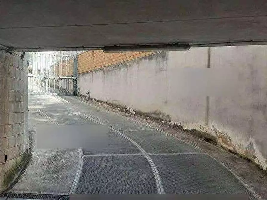 Immagine 1 di Magazzino in vendita  in Via Gaverina a Roma