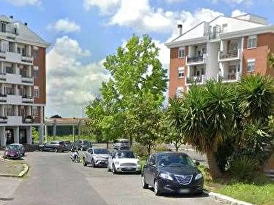 Immagine 4 di Magazzino in vendita  in Via Gaverina a Roma