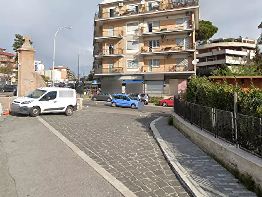 Immagine 11 di Appartamento in vendita  in Via Silvestri a Roma