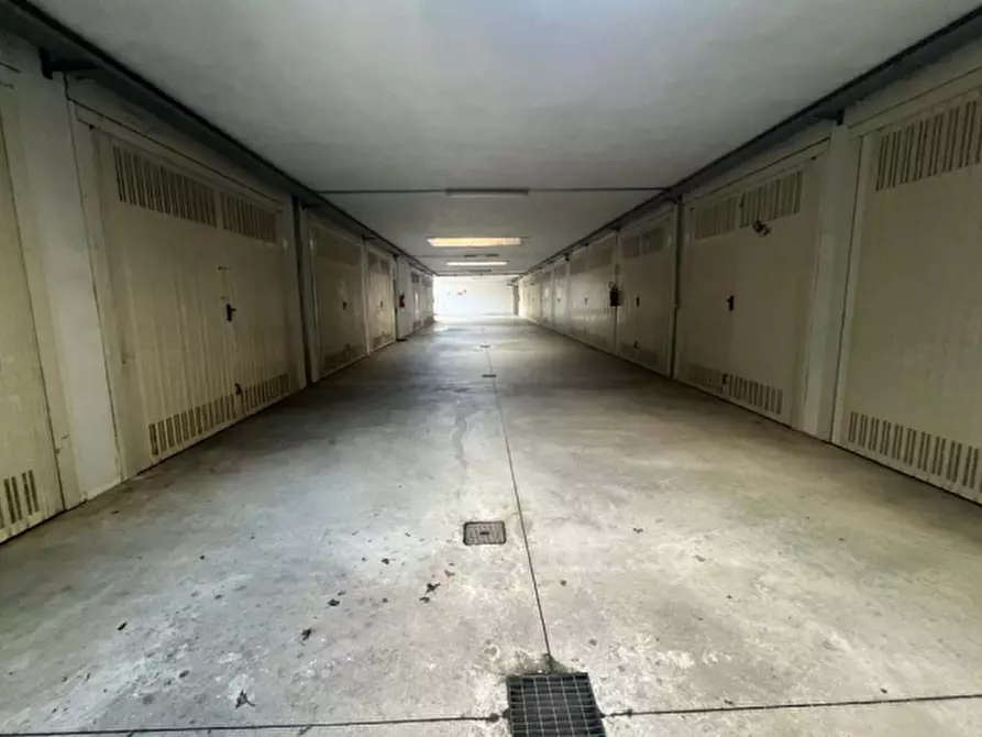 Immagine 6 di Garage in vendita  in Via Penarol de Montevideo a Pinerolo