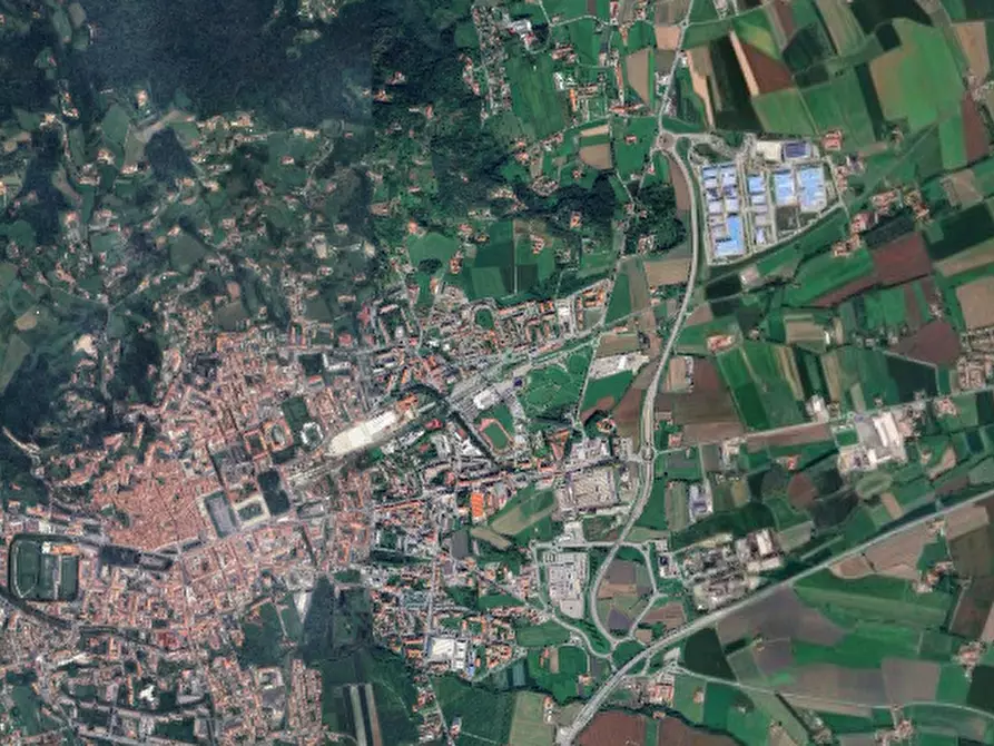 Immagine 20 di Garage in vendita  in Via Penarol de Montevideo a Pinerolo