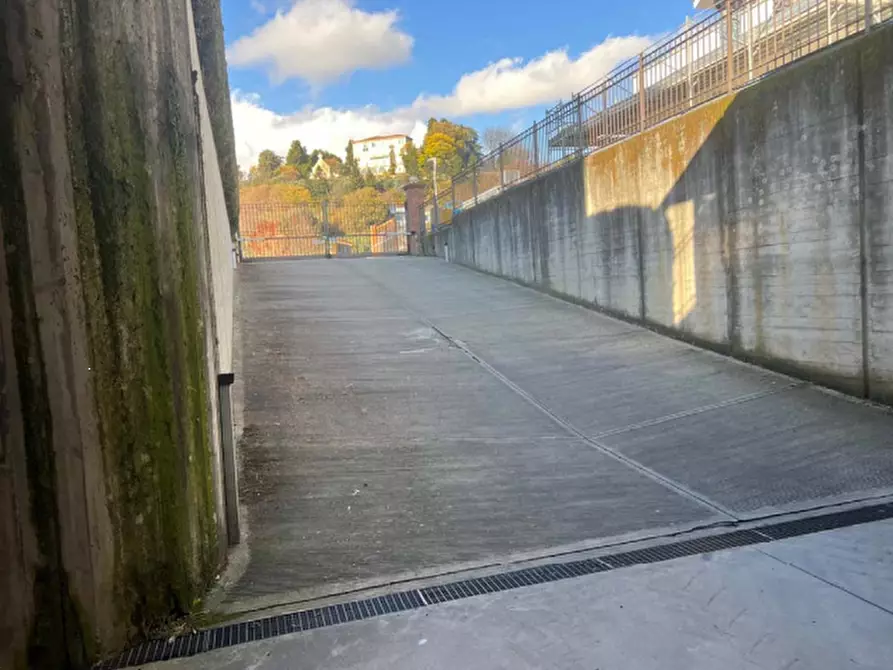 Immagine 1 di Garage in vendita  in Via Penarol de Montevideo a Pinerolo