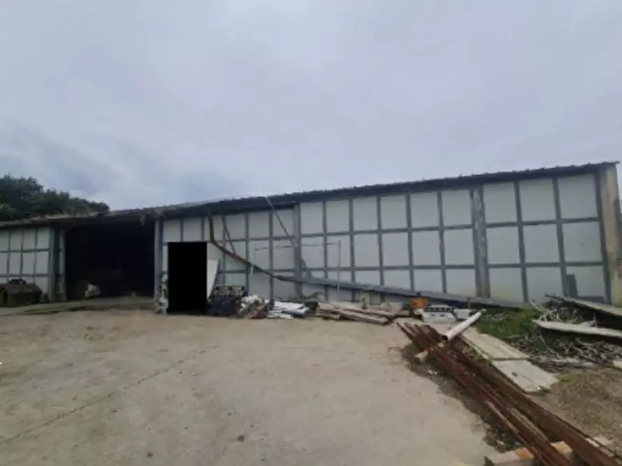 Immagine 1 di Capannone industriale in vendita  in Via Dobbiaco a Roma