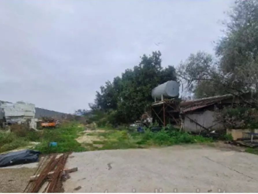 Immagine 2 di Capannone industriale in vendita  in Via Dobbiaco a Roma