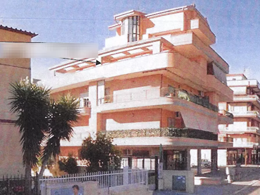 Immagine 1 di Appartamento in vendita  in Via Varrone a Pomezia