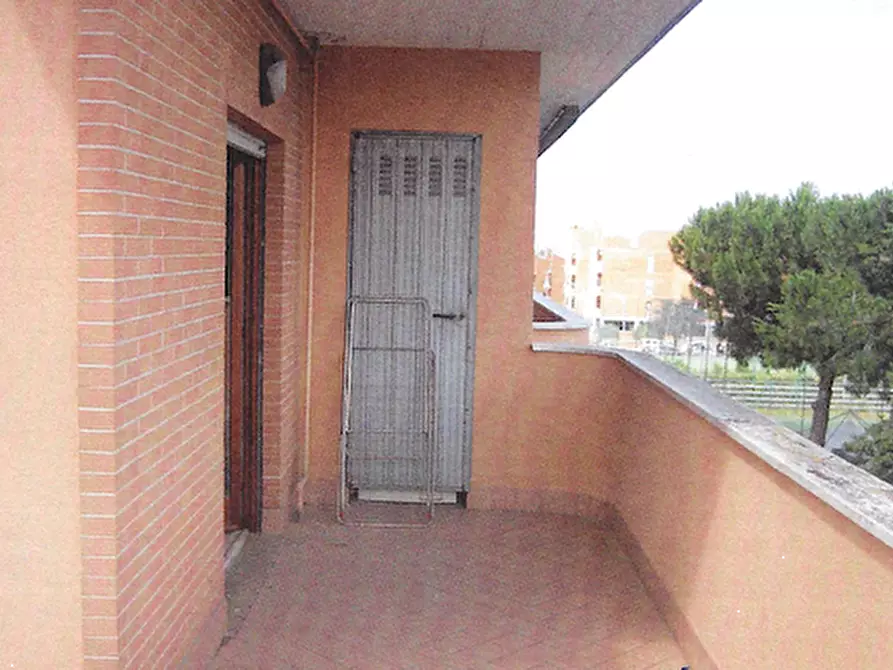 Immagine 3 di Appartamento in vendita  in Via Varrone a Pomezia