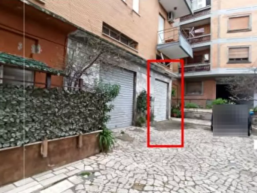 Immagine 1 di Magazzino in vendita  a Marino