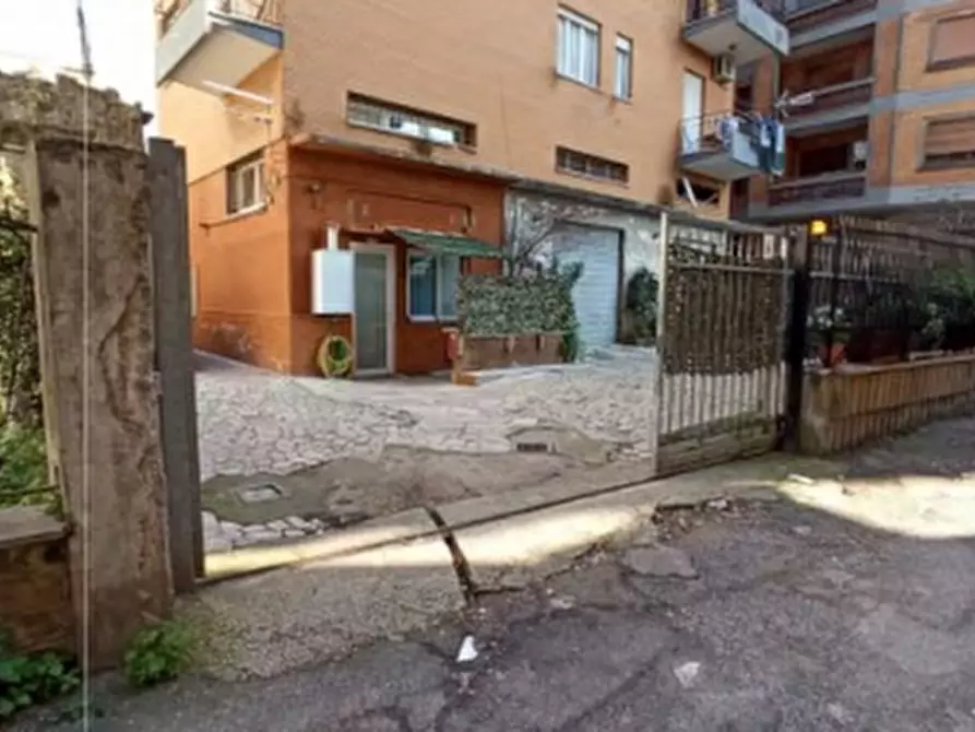 Immagine 3 di Magazzino in vendita  a Marino