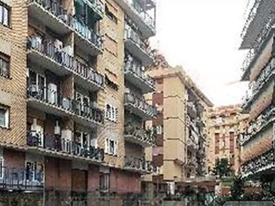 Immagine 1 di Appartamento in vendita  in Via Argentina Altobelli a Roma