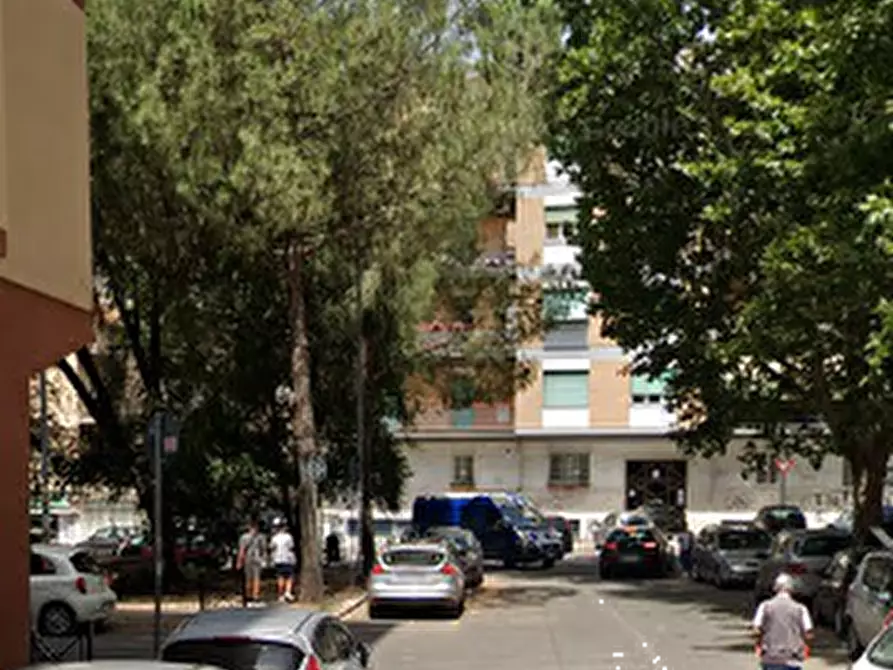 Immagine 3 di Appartamento in vendita  in Via Argentina Altobelli a Roma