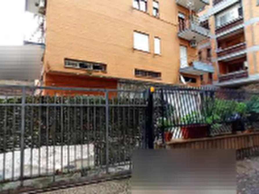 Immagine 2 di Magazzino in vendita  in Via Largo Paradiso a Marino