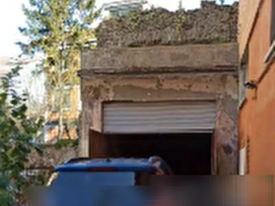 Immagine 3 di Magazzino in vendita  in Via Largo Paradiso a Marino