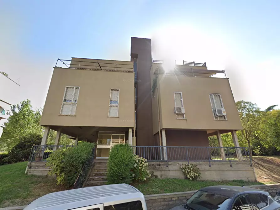 Immagine 2 di Appartamento in vendita  in Via Degas a Roma