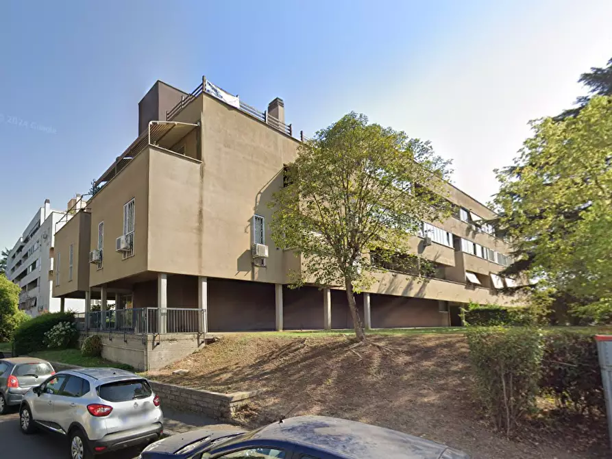 Immagine 3 di Appartamento in vendita  in Via Degas a Roma