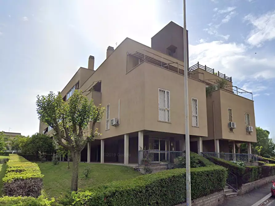 Immagine 5 di Appartamento in vendita  in Via Degas a Roma