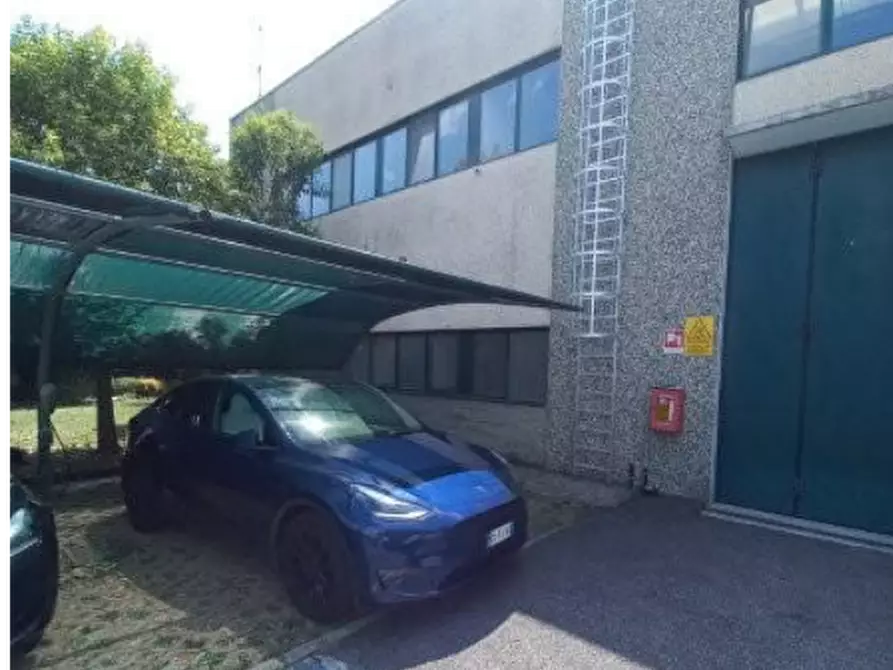 Immagine 10 di Capannone industriale in vendita  in Via Cagliari a Trezzano Rosa
