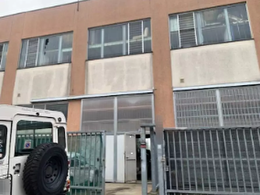 Immagine 1 di Laboratorio in vendita  in Via Nilde Iotti a Pieve Emanuele