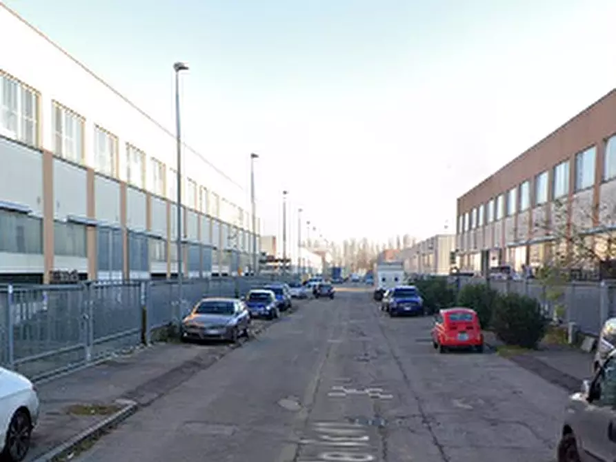 Immagine 10 di Laboratorio in vendita  in Via Nilde Iotti a Pieve Emanuele