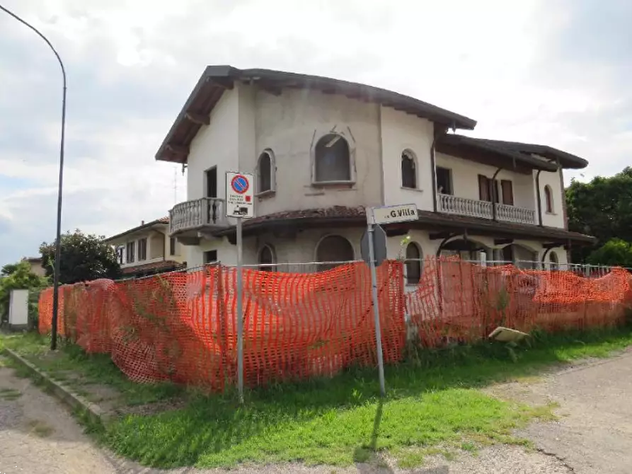 Immagine 2 di Villa in vendita  in Via G. Villa a Cuggiono