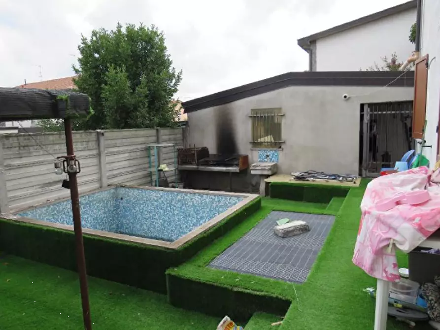 Immagine 5 di Villa in vendita  in Via G. Villa a Cuggiono