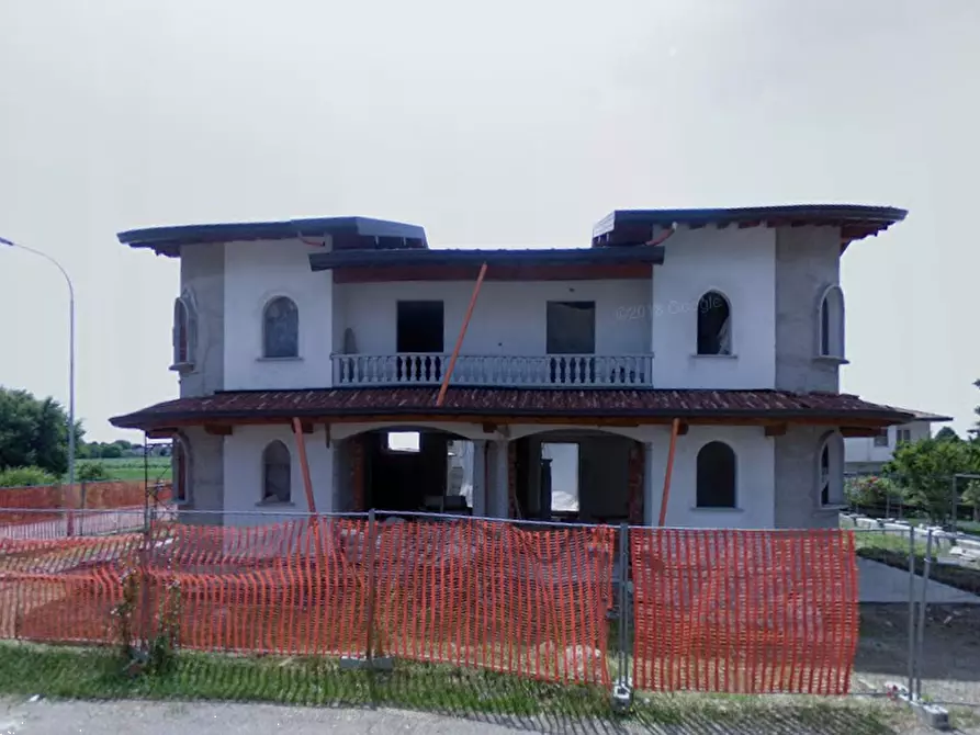 Immagine 7 di Villa in vendita  in Via G. Villa a Cuggiono