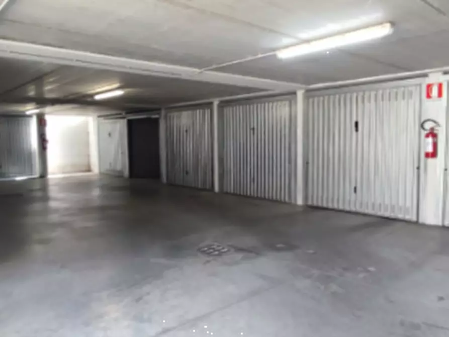 Immagine 1 di Garage in vendita  in Via Pirandello a Seregno