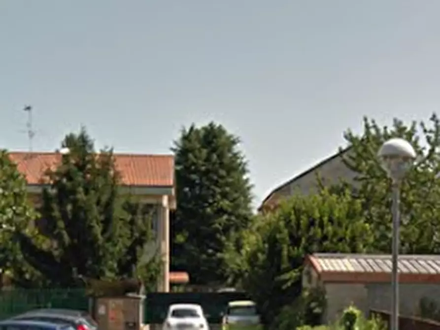 Immagine 3 di Garage in vendita  in Via Pirandello a Seregno