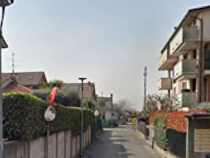 Immagine 2 di Garage in vendita  in Via Pirandello a Seregno