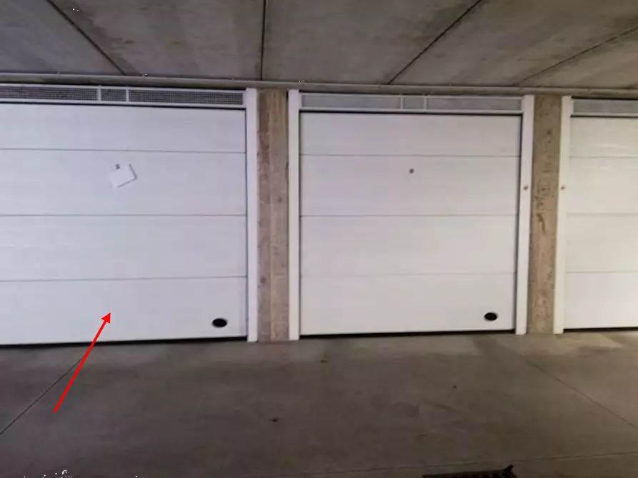 Immagine 1 di Garage in vendita  in Via Londra a Senago