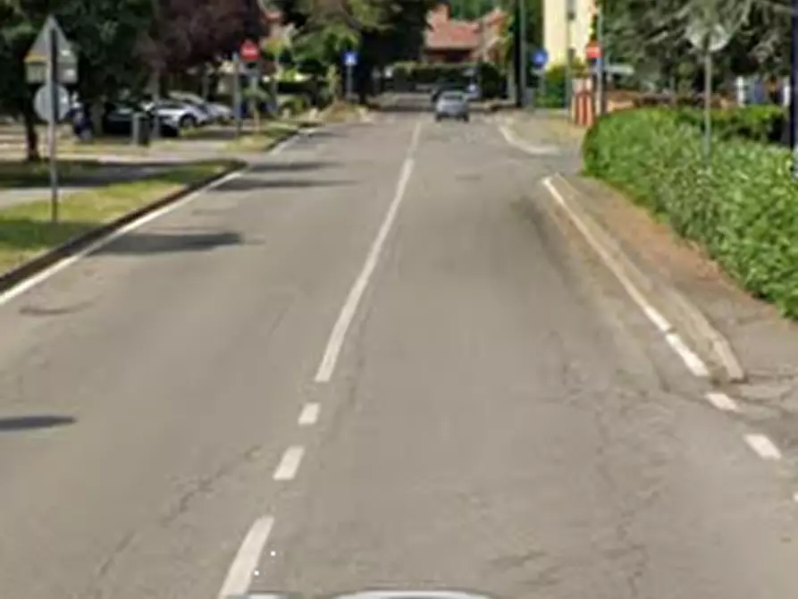 Immagine 6 di Garage in vendita  in Via Londra a Senago