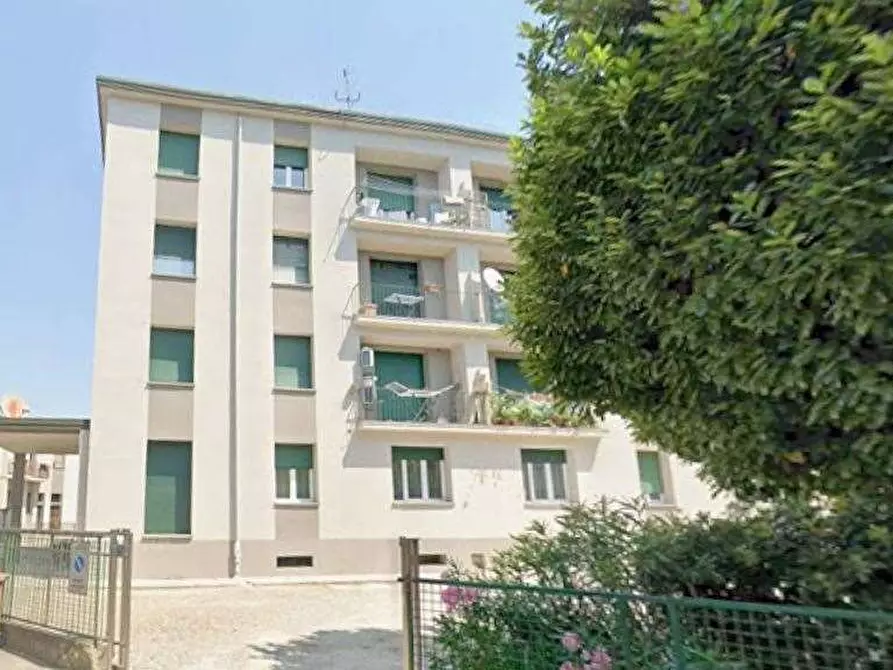 Immagine 1 di Appartamento in vendita  in Via Padre Reginaldo Giuliani a Legnano