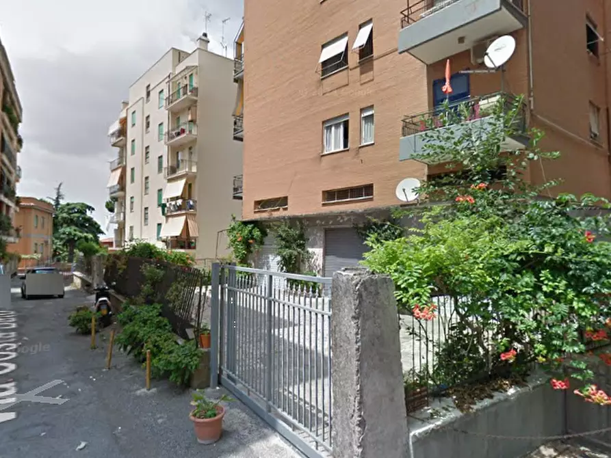 Immagine 8 di Magazzino in vendita  a Marino