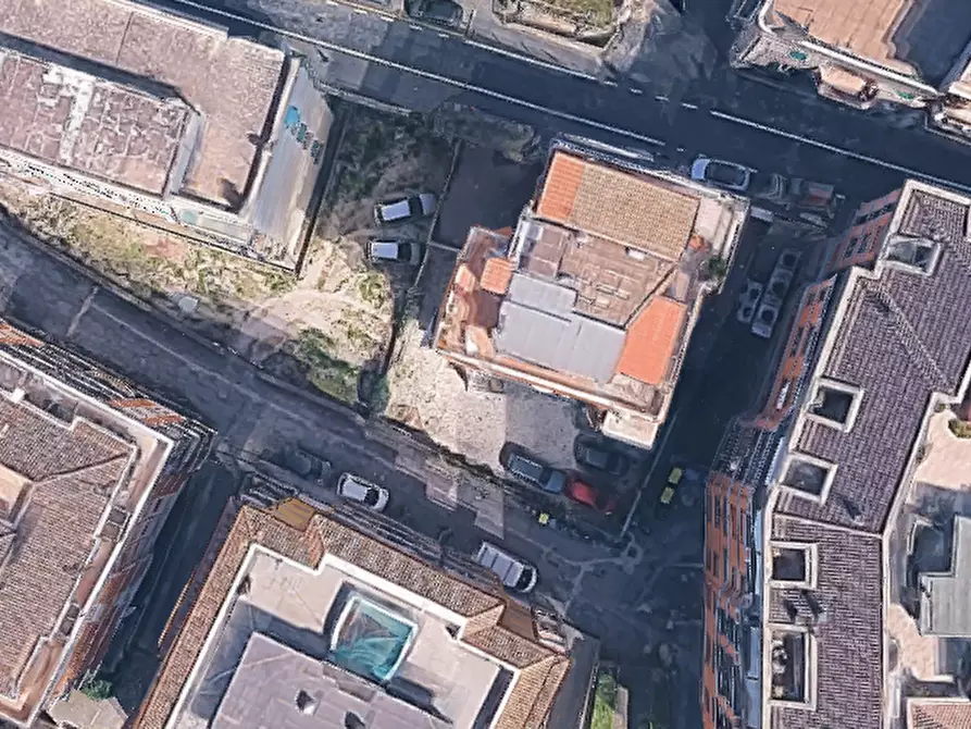 Immagine 9 di Magazzino in vendita  a Marino