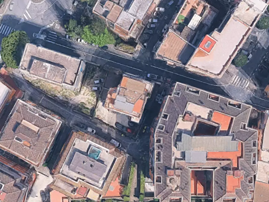 Immagine 10 di Magazzino in vendita  a Marino