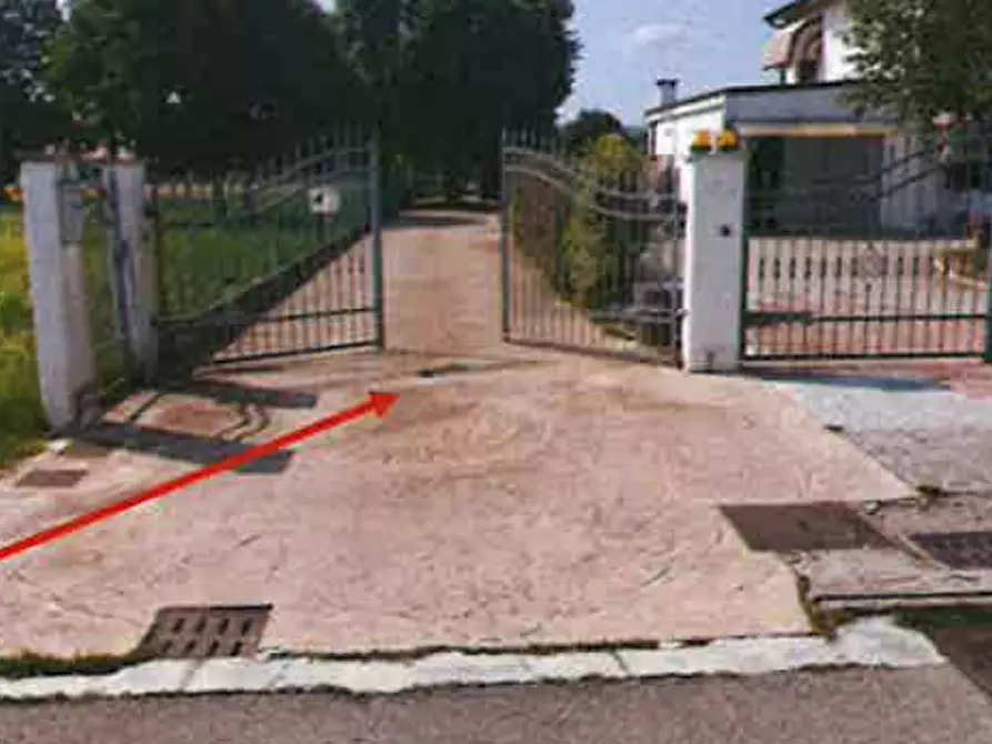 Immagine 2 di Casa indipendente in vendita  in Via Luigi Pastro a Volpago Del Montello