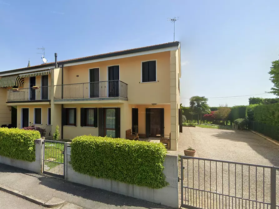 Immagine 1 di Porzione di casa in vendita  in Via Monsignor Carlo Liviero a Agna