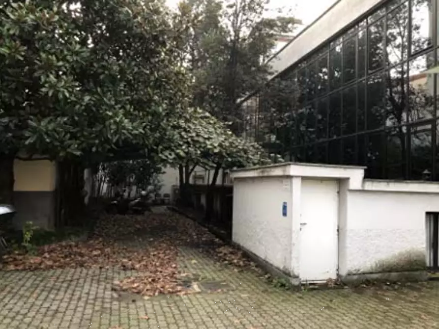 Immagine 3 di Laboratorio in vendita  in Via Giambattista Bodoni a Milano