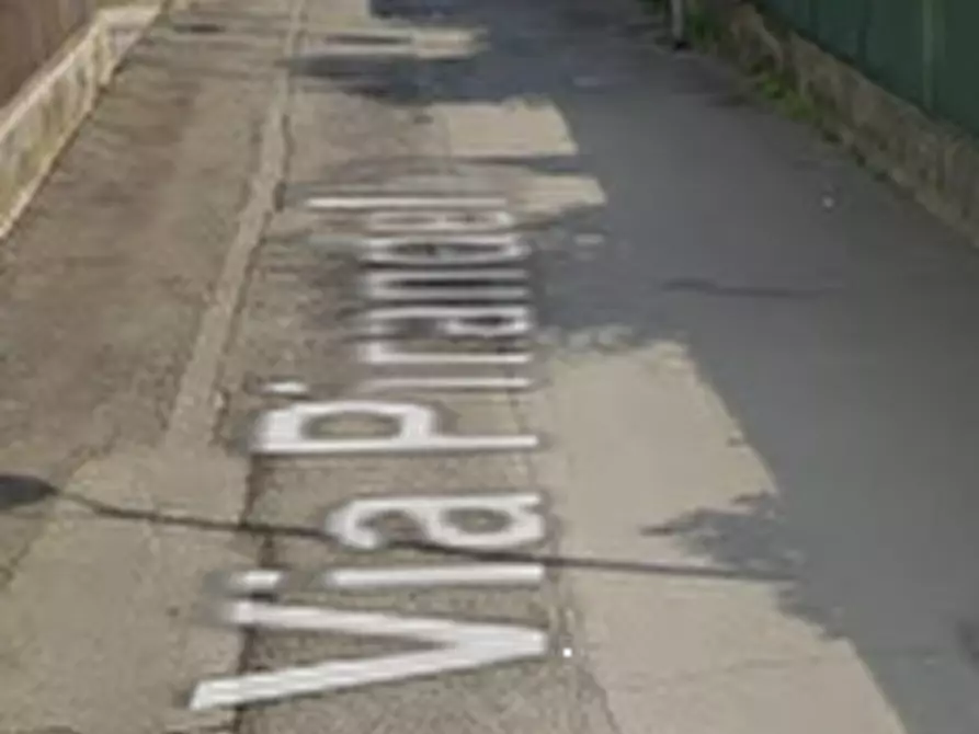 Immagine 2 di Garage in vendita  in Via Pirandello a Seregno