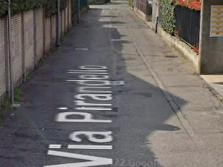 Immagine 3 di Garage in vendita  in Via Pirandello a Seregno