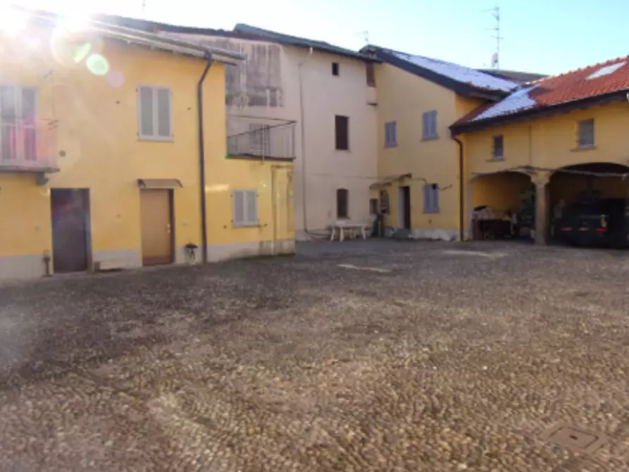 Immagine 6 di Appartamento in vendita  in Via Roma a Samarate