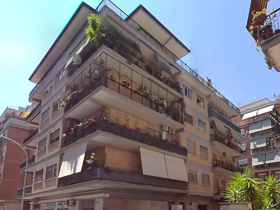 Immagine 3 di Appartamento in vendita  in Via Arturo Graf a Roma