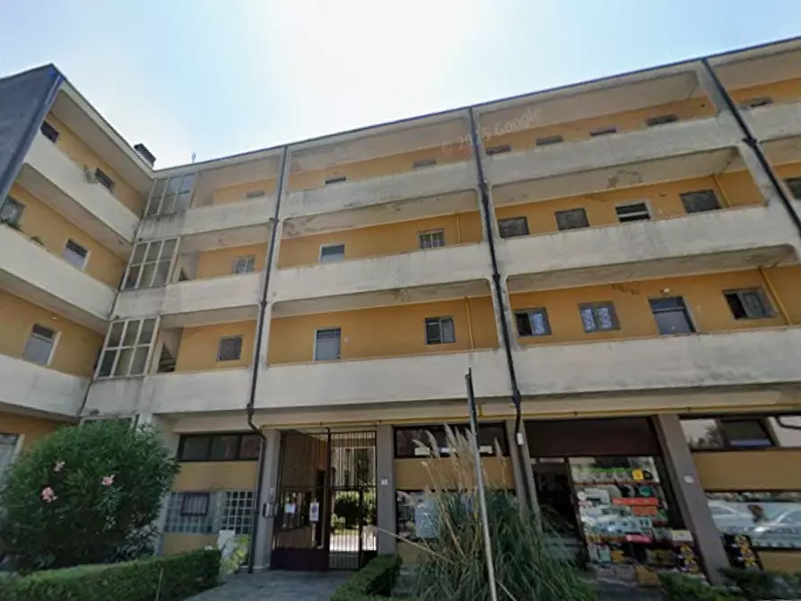 Immagine 5 di Appartamento in vendita  in Piazza Raoul Achilli a Legnano