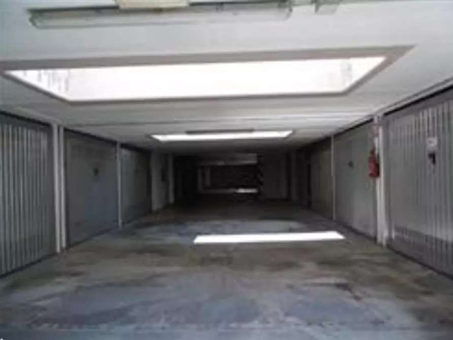Immagine 1 di Garage in vendita  in Via Dott. Fausto Scaccabarozzi a Ornago