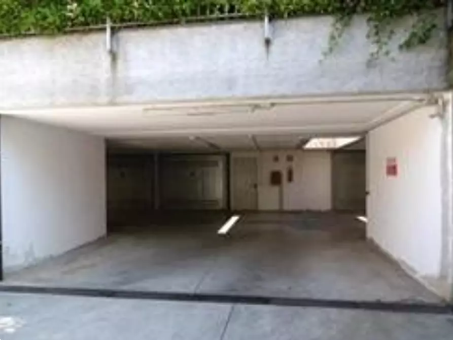 Immagine 2 di Garage in vendita  in Via Dott. Fausto Scaccabarozzi a Ornago