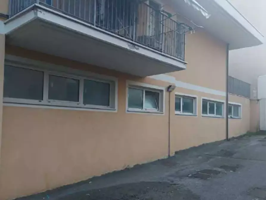 Immagine 3 di Negozio in vendita  in  Via IV Novembre a Colli Al Metauro