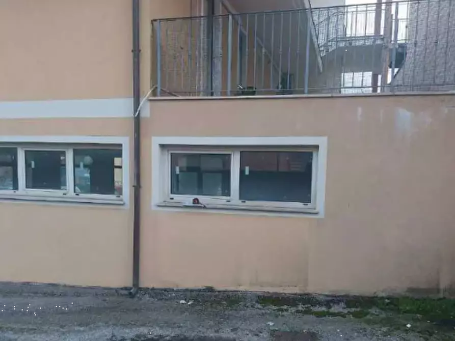Immagine 4 di Negozio in vendita  in  Via IV Novembre a Colli Al Metauro