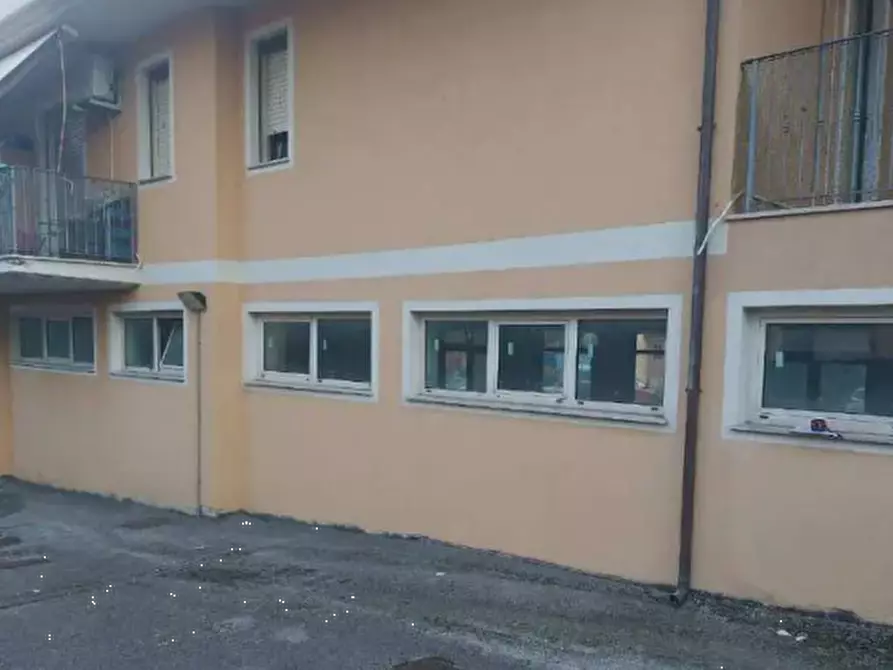 Immagine 5 di Negozio in vendita  in  Via IV Novembre a Colli Al Metauro