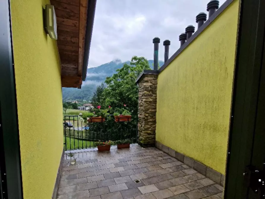 Immagine 2 di Villetta a schiera in vendita  in Via San Michele a Valbrona