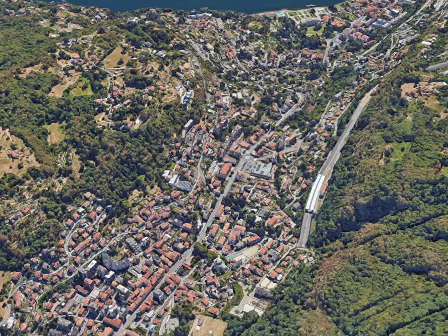 Immagine 13 di Appartamento in vendita  in Via Cardano a Como